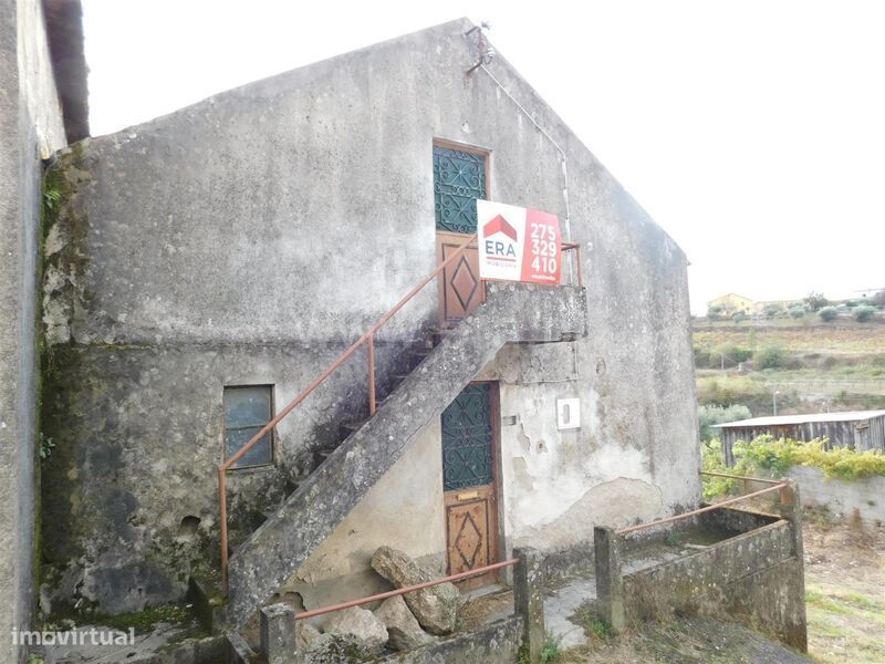 Moradia Geminada / Seia, São Romão