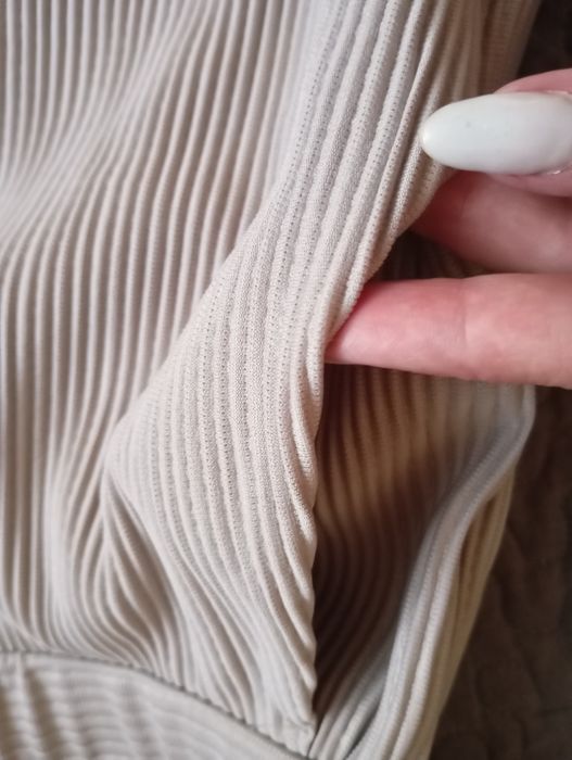 ZARA M beżowe plisowane męskie spodnie wygodne o kroju relaxed fit