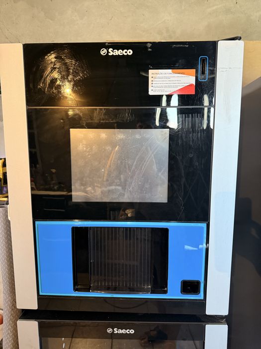Maquina  vending cafè e snacks SAECO touch