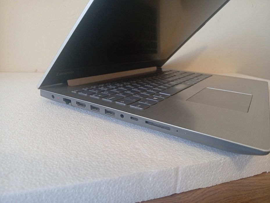 Lenovo Ideapad i7 7500 + Geforce 940MX + 16GB RAM + SSD