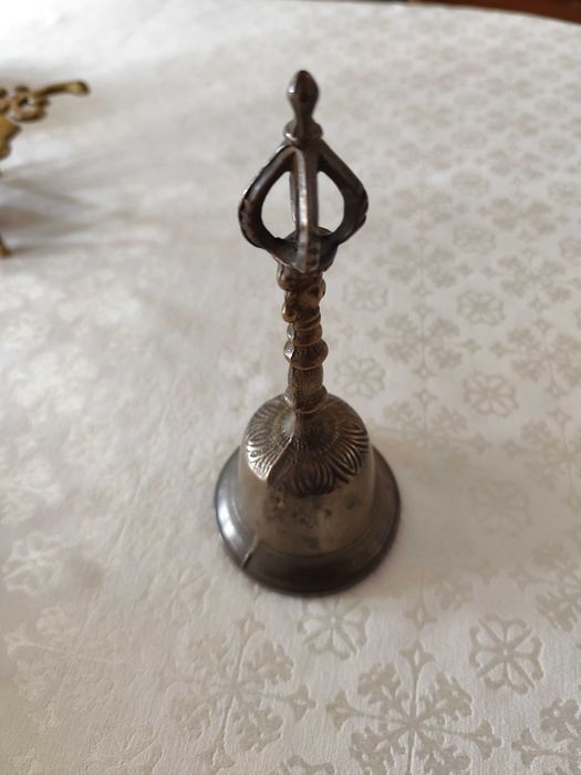 ręczny dzwonek z mosiadzu