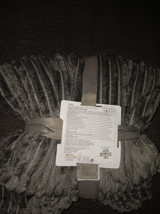 Нові, якісні,фірмові пледи.