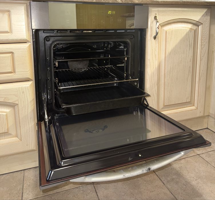 Надійна духова шафа Gorenje EVP454-443E
