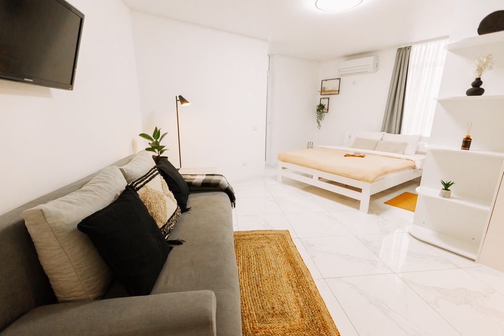 Black&White Нова стильна квартира вул.Київська новий мкрн. Подобово