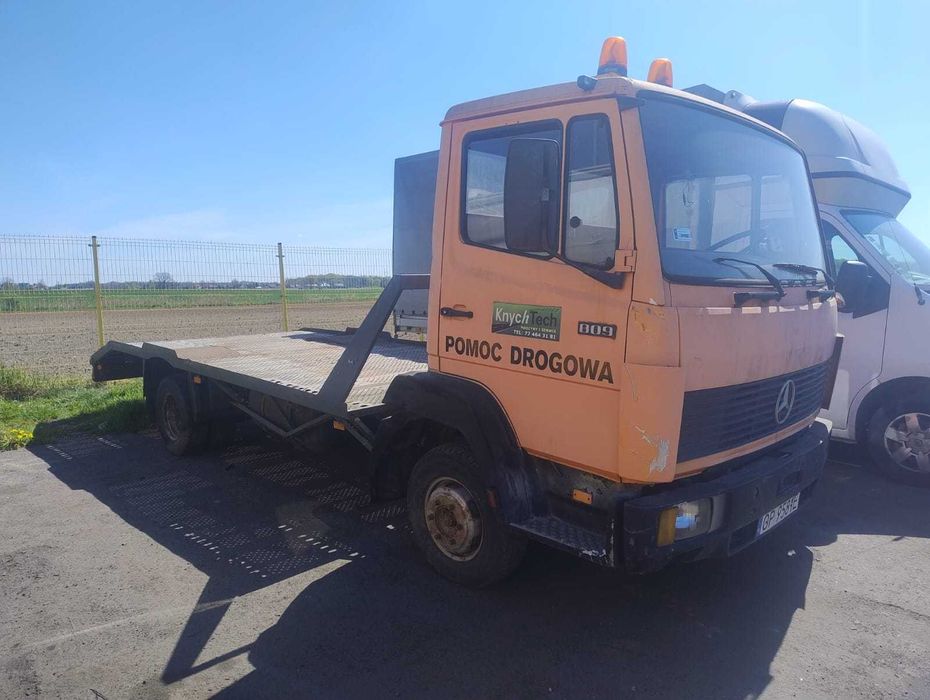 mercedes 709 pomoc drogowa , pojazd specjalny , laweta , najazd