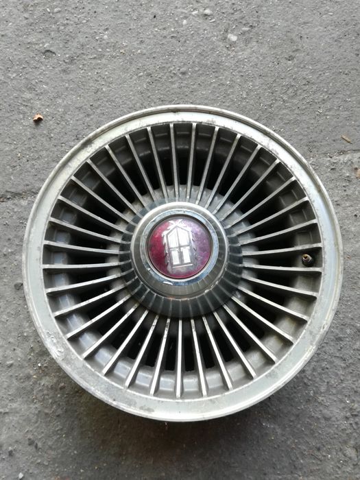 ford crown victoria felga z kapslem.