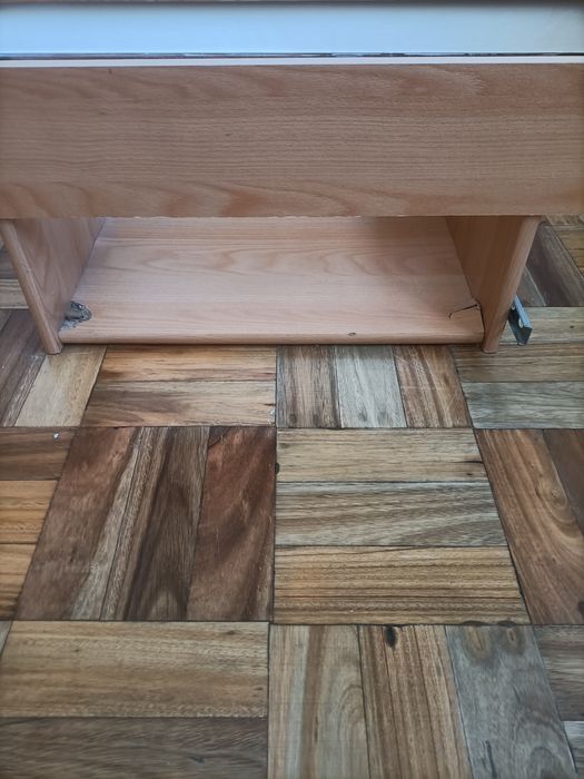 Cama solteiro com colchão.