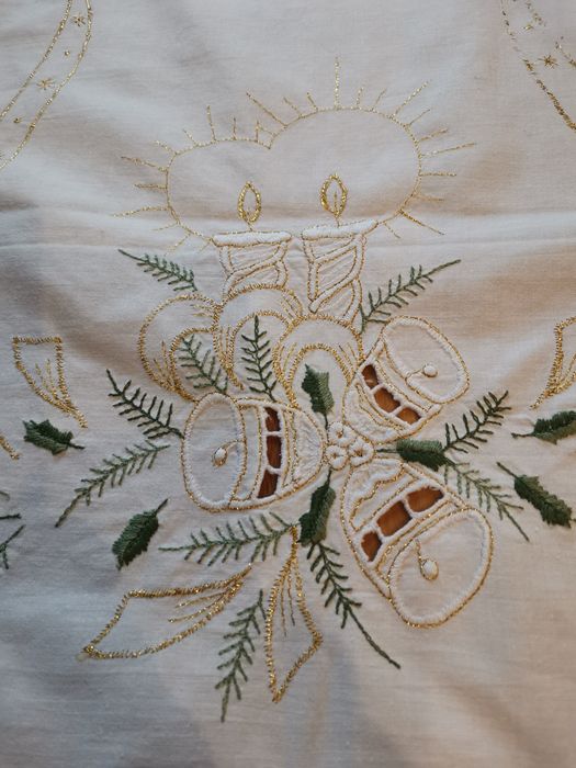 Świąteczny bieżnik na komodę, ławę, stół vintage, biały, 100 % bawełna