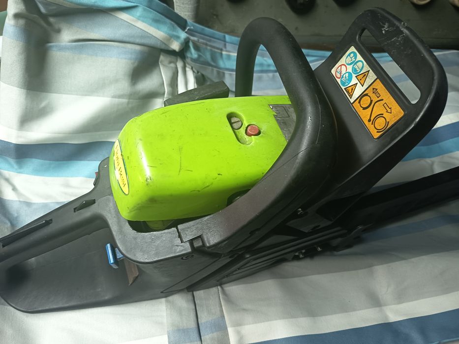 Motosserra Husqvarna MS 246E – Bom estado