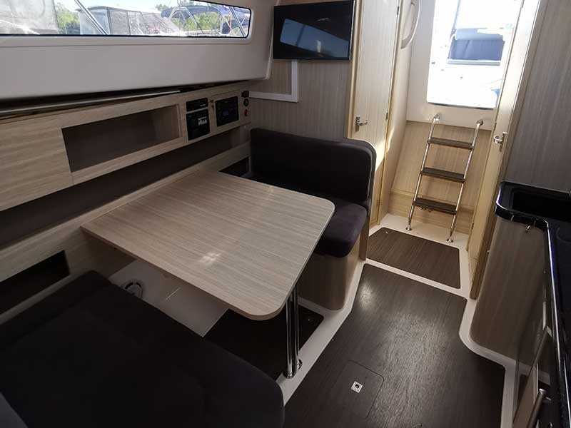 Czarter, wynajem jachtu motorowego Nexus 870 Revo - Bez Patentu