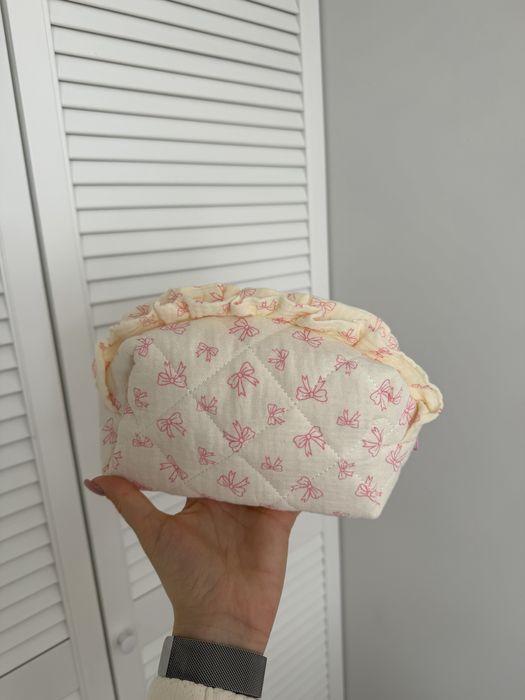 Kosmetyczka kremowo rózowa w kokardki akcesoria pinterest coquette