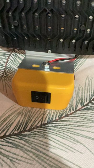 Прожектор плюс павербанк на акумулятор dewalt 2 usb вихода