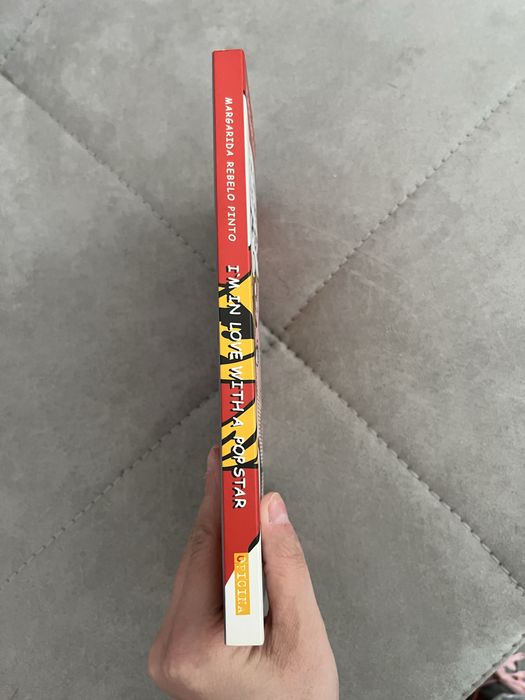 Livro ‘I’m in love with a pop-star’ de Margarida Rebelo Pinto