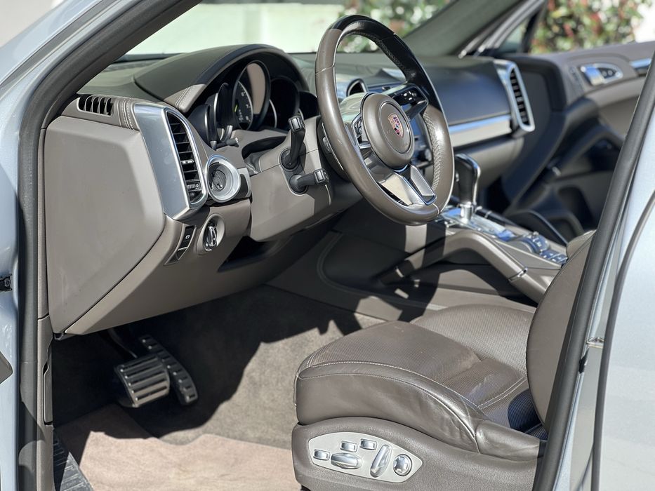 Porsche cayenne S-E hybrid platinim edition