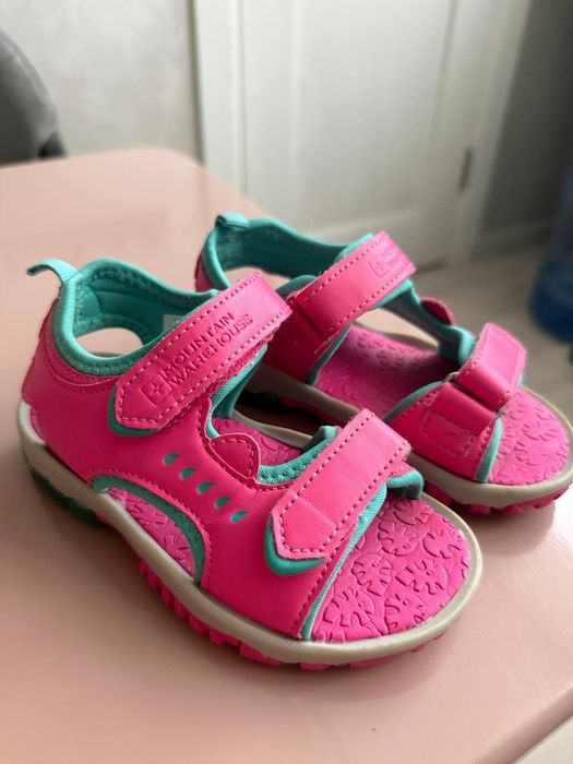 Босоніжки для дівчинки ,босоніжки mountain warehouse