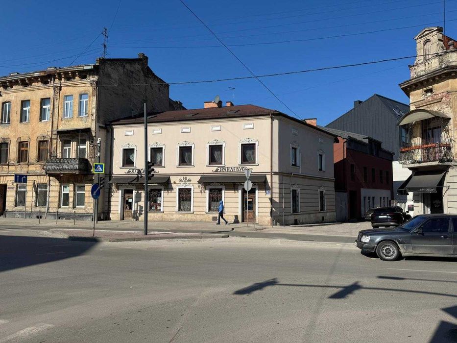 Оренда майнового комплексу з ремонтом (магазин ресторан готель), 524 кв.м, на вулиці Богдана Хмельницького, 141 у Львові.