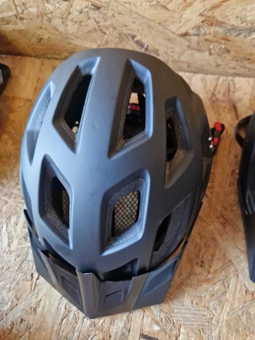 Kask rowerowy z tylną lampką Biały Czarny Noma Chirp rozmiar S/M/L