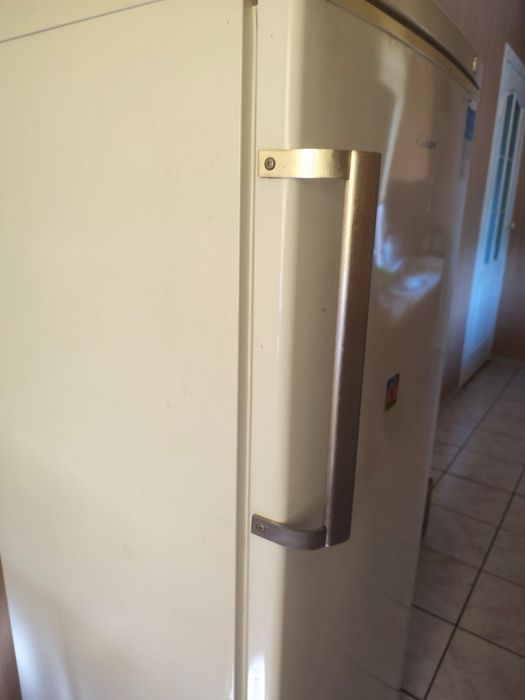 Продам морозильну камеру Candy