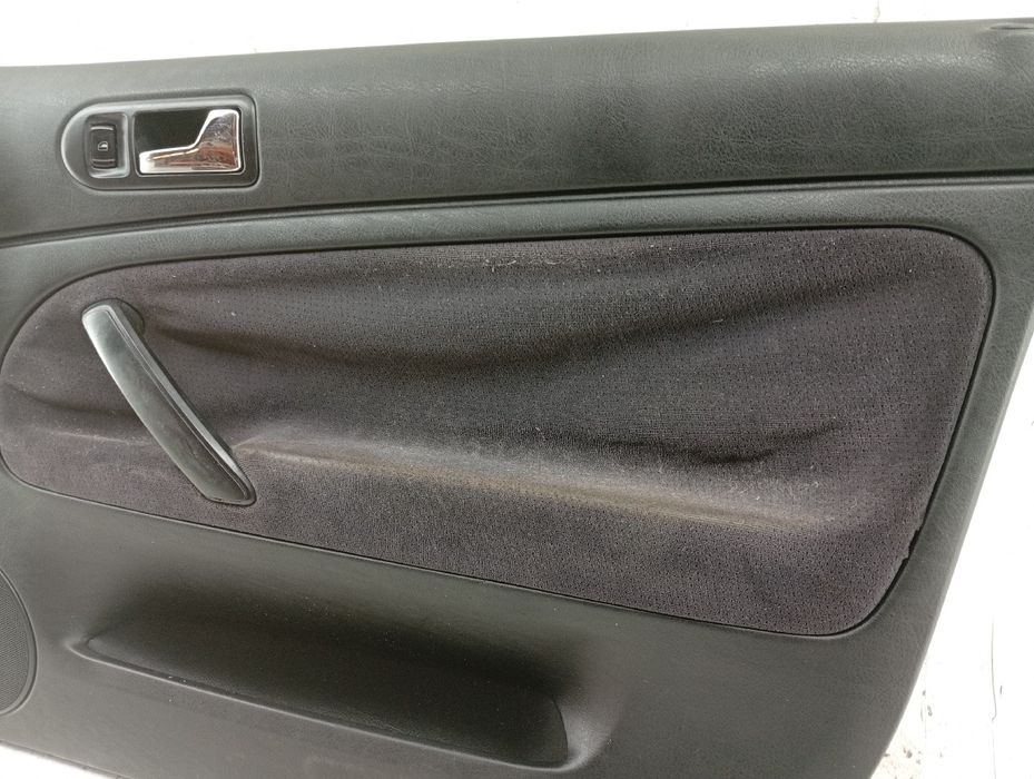 Quartela de porta frente direita - VOLKSWAGEN PASSAT (3B2) | 96 - 01