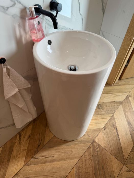 Umywalka Rea stojaca lazienkowa wolnostojaca biala ceramiczna jak nowa