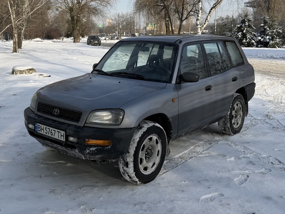 Продам Toyota Rav4 2.0 газ/бензин гарний стан 5-дверна!