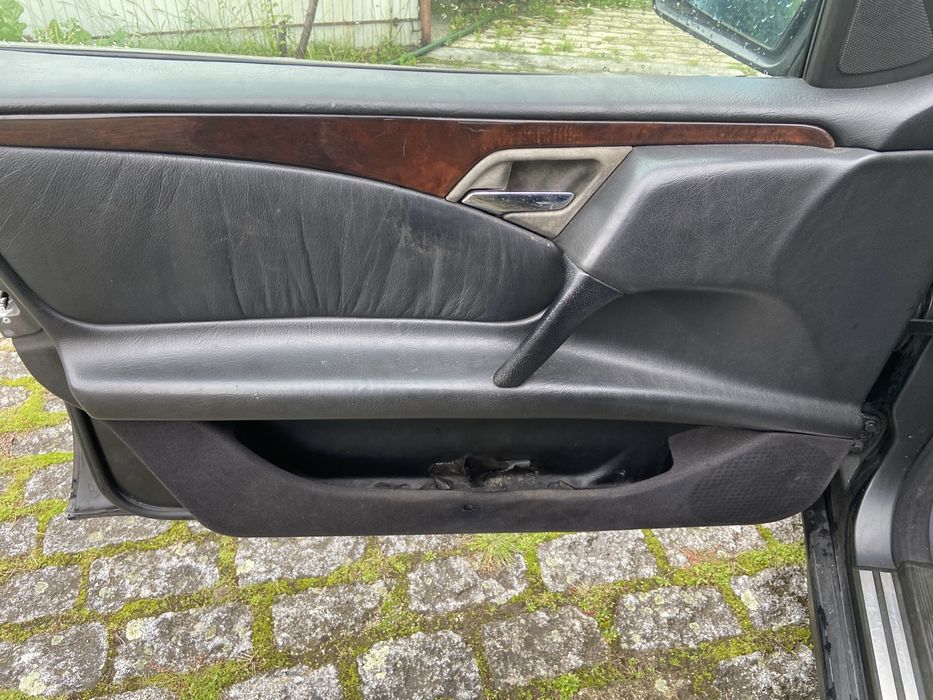 Mercedes-Benz E220 W210