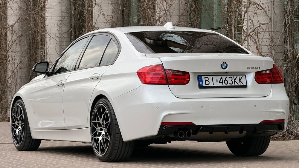 BMW Seria 3 M-Sport, R19 666, Perla, Shadow line