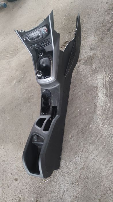 Tunel środkowy Ford B Max