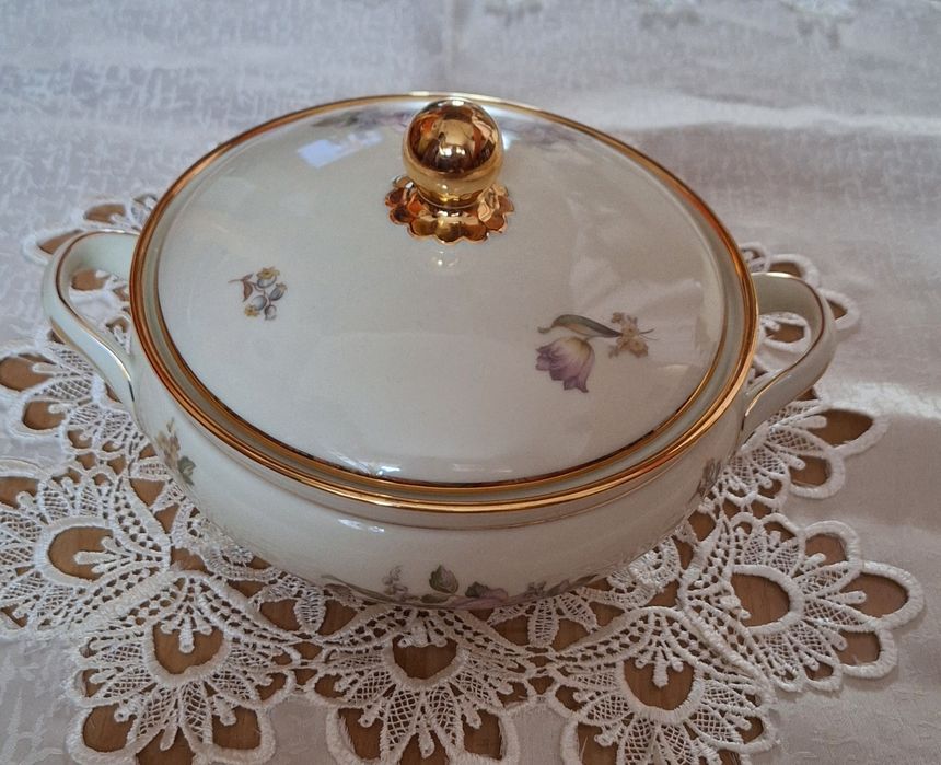 Piękna stara waza porcelanowa