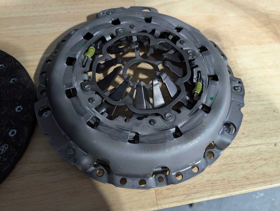 Kit embraiagem completa da Sasch, pouco uso.