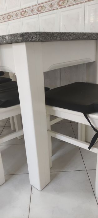 Mesa de cozinha com 6 cadeiras