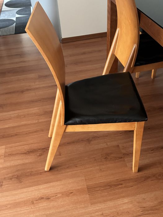Mesa madeira e cadeiras