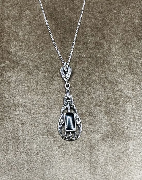 Fio Colar com medalha em prata e marcacites e onix