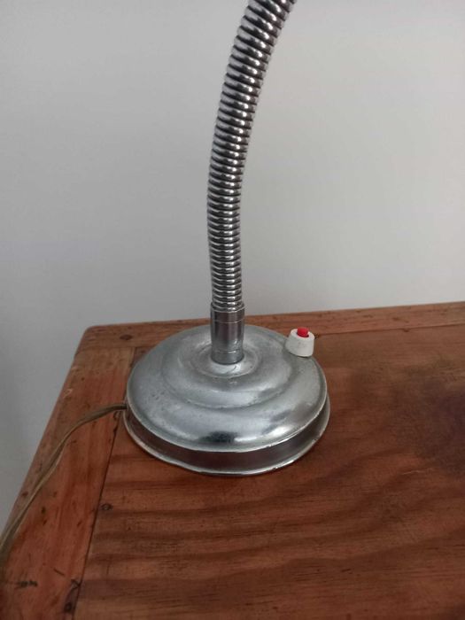 Candeeiro de secretária com haste flexível