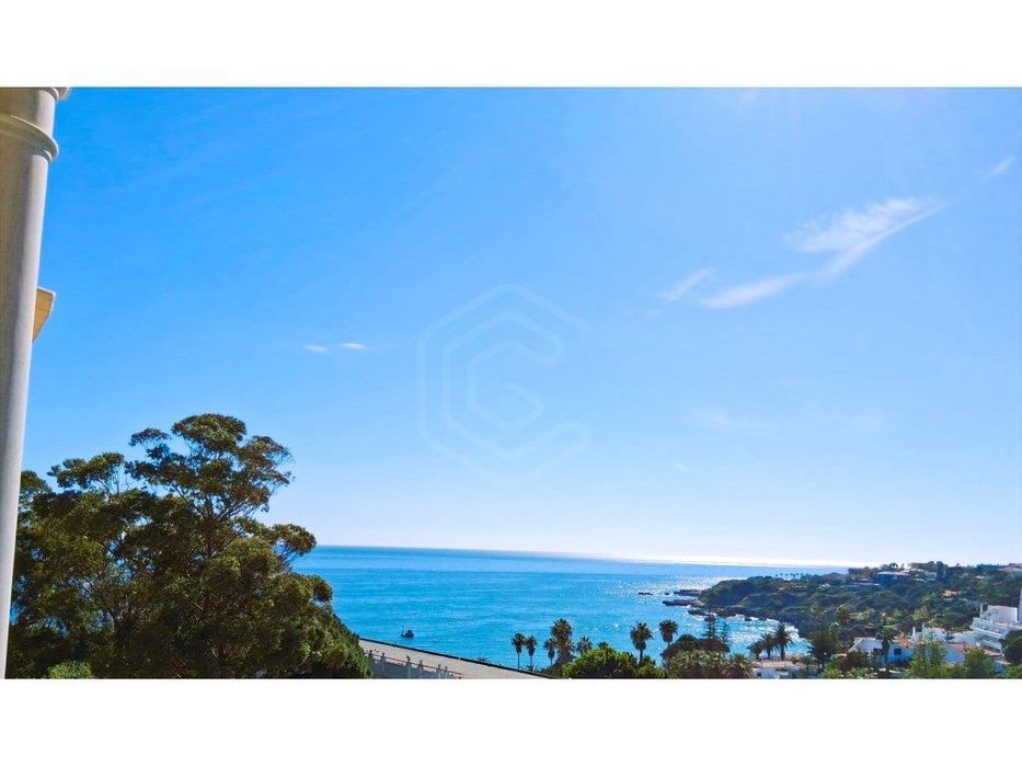 Apartamento T2 +1 com aproveitamento de sotão e vista mar na Quinta...