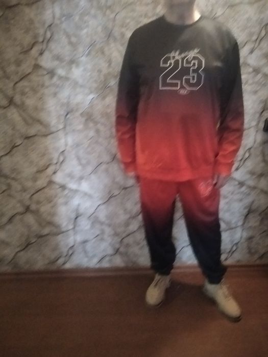 Костюм с модным градиентным цветом и принтом 23 под названием Чикаго