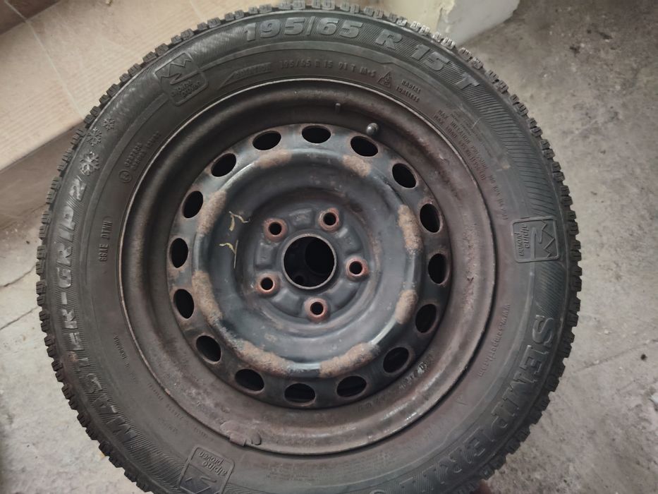 Zimowe Opony Master Grip 2 195/65 r15 na feldze plus kołpaki