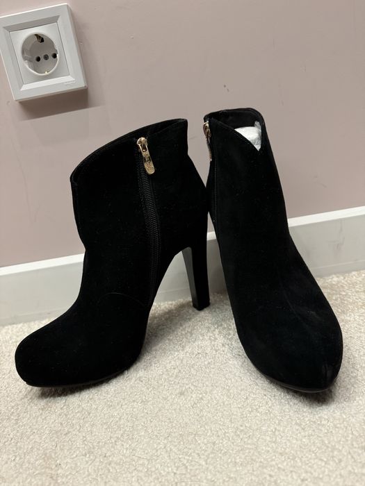 Ботільйони чорні