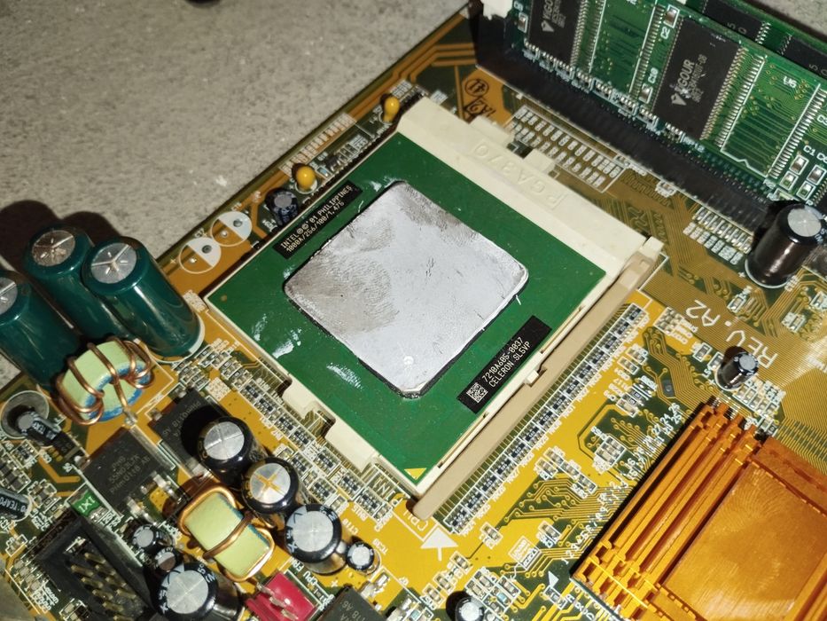 Zestaw części PC retro komputera Intel CELERON Ram płyta główna grafik