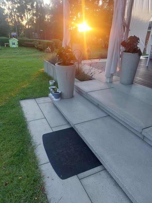 Płyty z betonu architektonicznego .