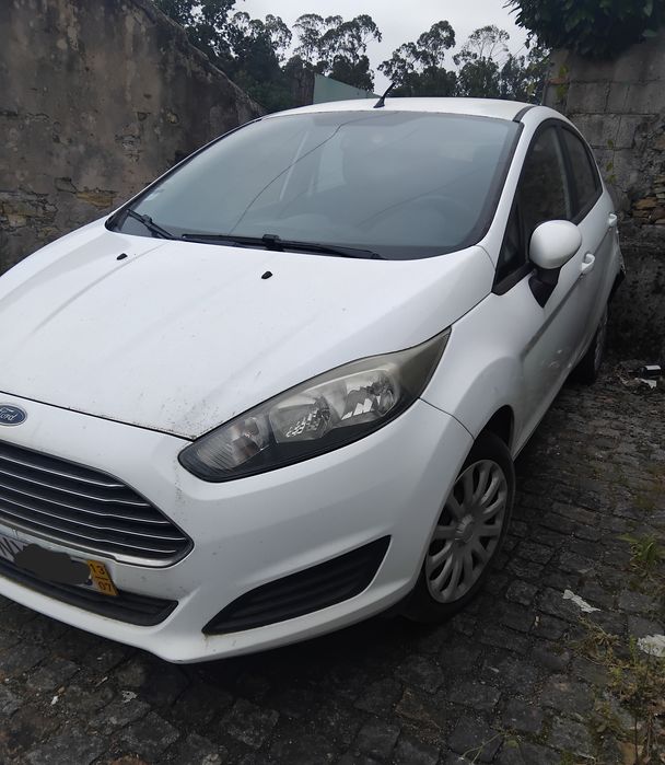 Vendo dois ford fiestas vI 1.5 tdci um de 2013 outro de 2015 acidentado salvado