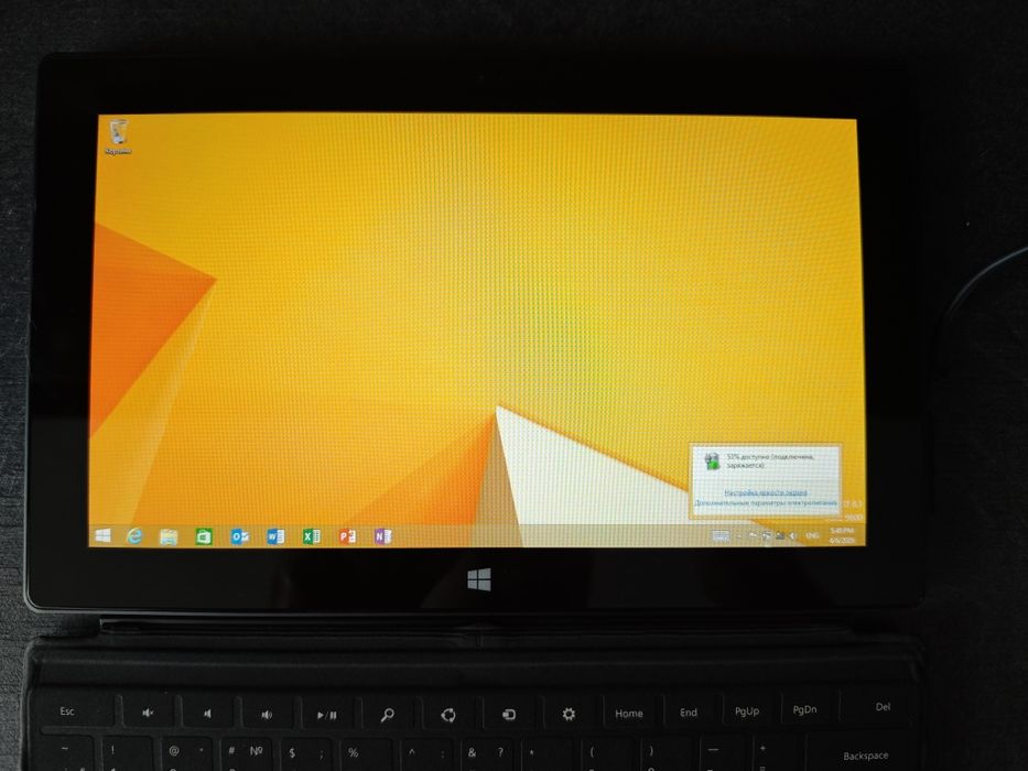 Планшет Microsoft Surface RT 32GB + клавіатура-чохол