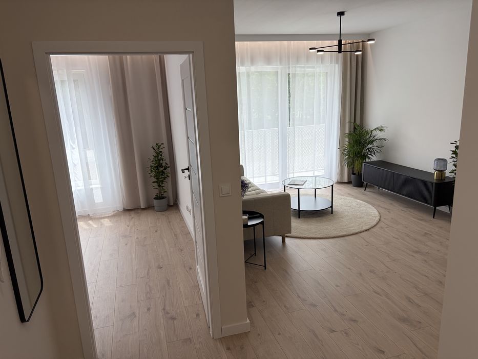 NOWE wykończone 2-pok w centrum / miejsce postój/komórka/balkon/winda