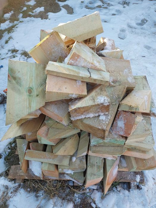 drewno - odpady z budowy, na opał itd.
