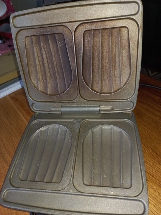 Продам сендвічницю ( для гарячих бутербродів)