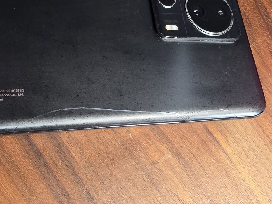 Xiaomi 13 lite usado com marcas de uso
