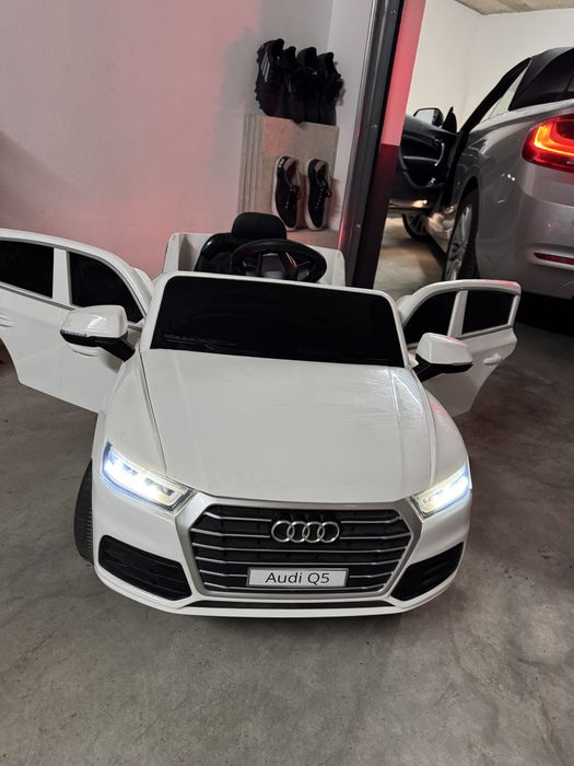 Carro Elétrico Infantil Audi Q5 12V (Com Luzes e Portas Que Abrem) - Branco