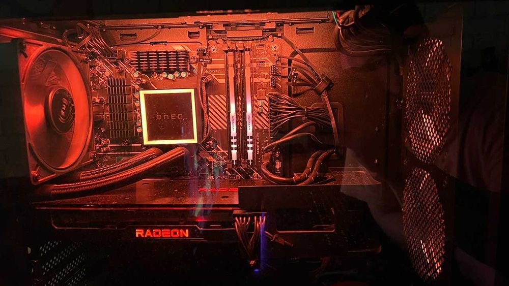 Komputer gamingowy HP OMEN 40L + monitor HP OMEN 27Q na sprzedaż