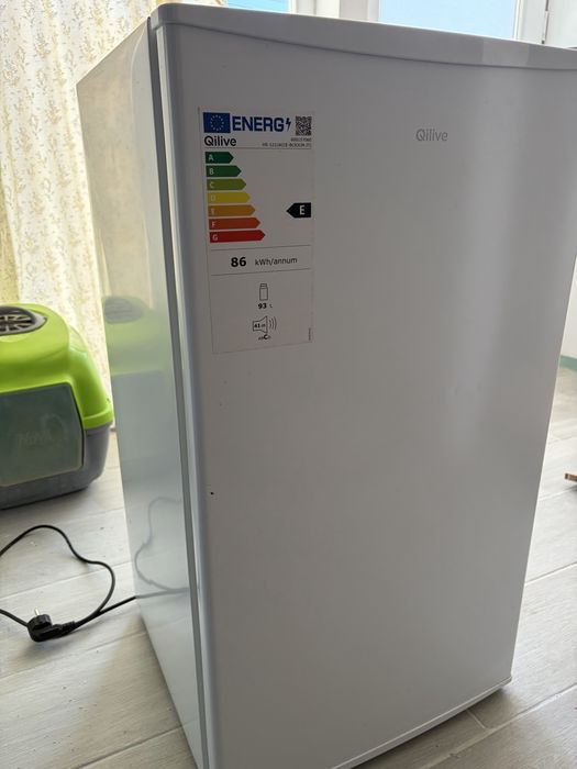 Frigorífico/Frigobar Qilive 93L com Congelador