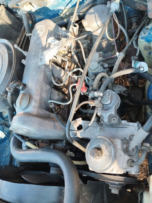 Мерседес  240 D. W 123